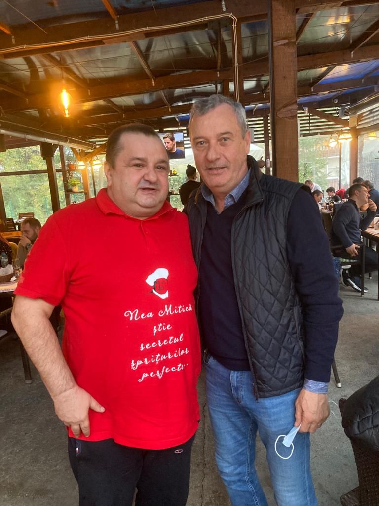 Tricoul roșu se poartă