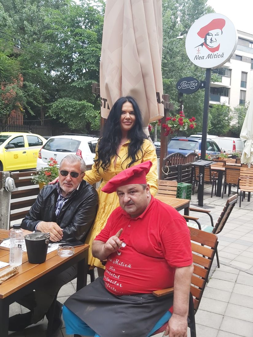 Pe terasă, la povești