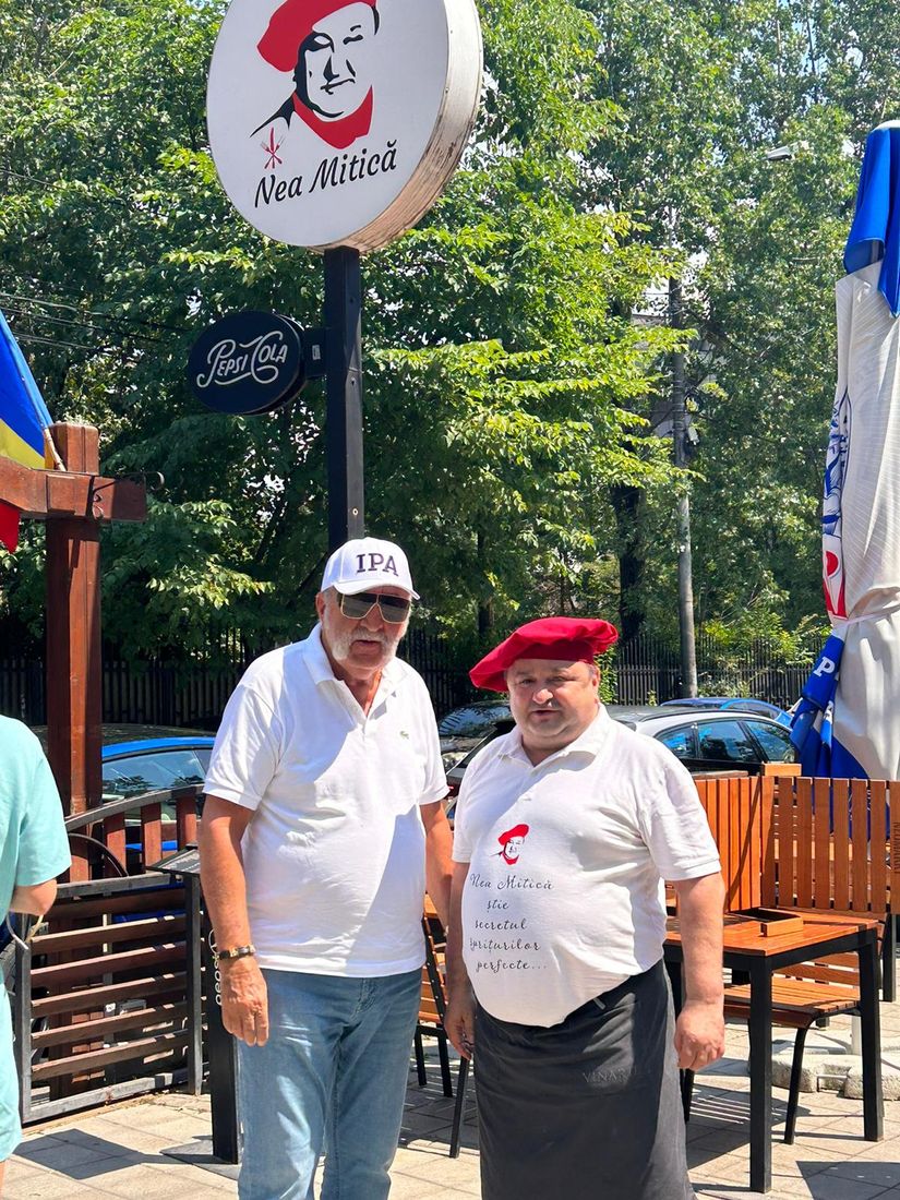 Doi berete roșii, zero sfârșit de masă