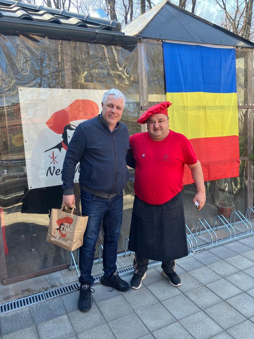 Sub tricolor, la o masă românească