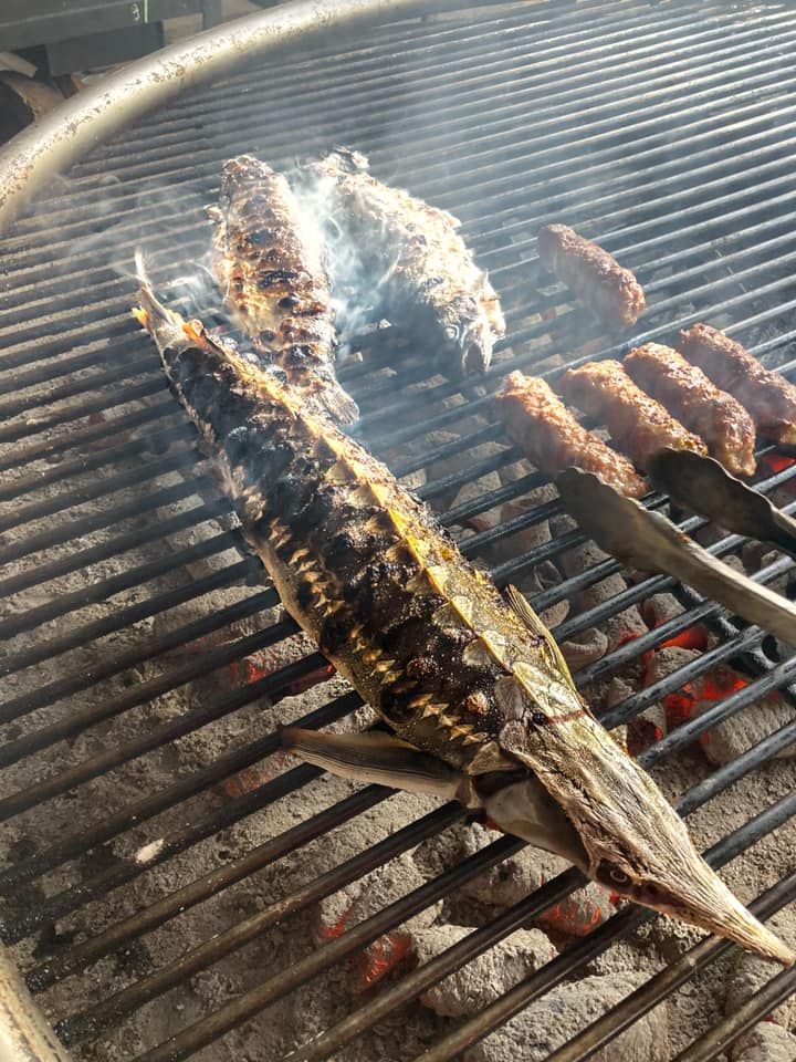 Grătarul lui Mitică, pe cărbuni serioși